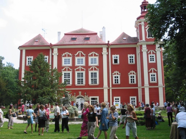 Pozdně barokní zámek Dětenice z 16. století je kulturní památkou, foto Zámecký resort Dětenice